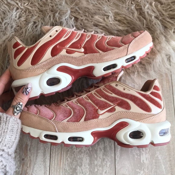 NWT Nike Air Max Plus LX velvet - Picture 6 of 8